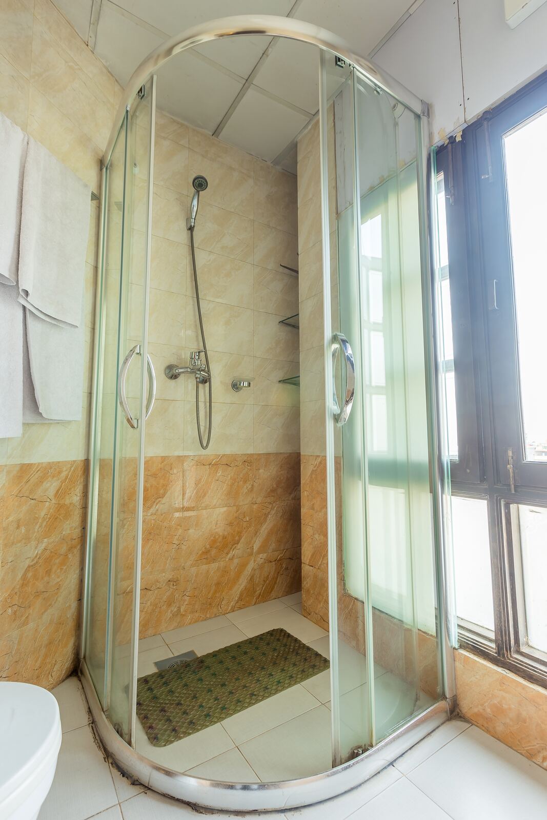One of Sapphire's two bathrooms.