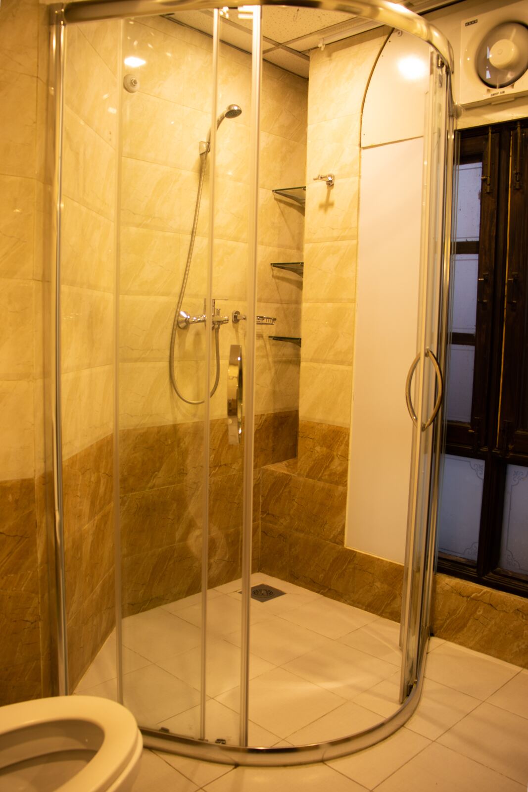 One of Tanzanite's two bathrooms.