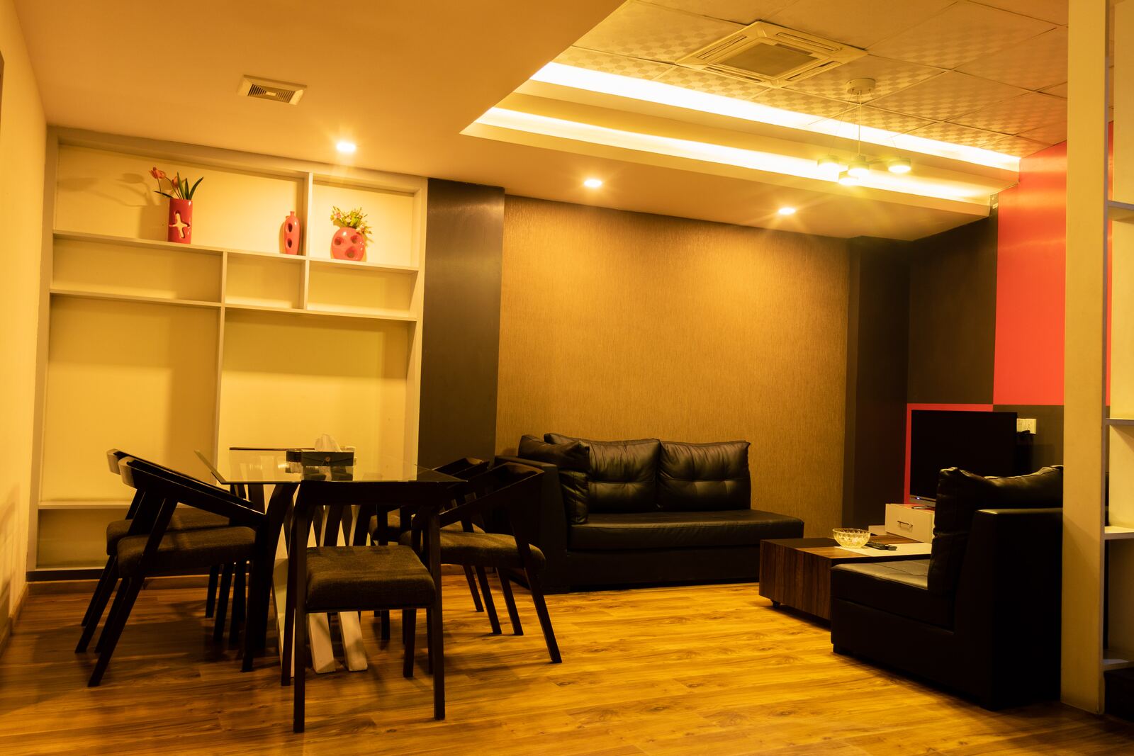 Tanzanite's living and dining area.